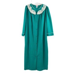Vintage Sears Carriage Court Robe Embroidered Green Snap Buttons Sz Medium EUC
